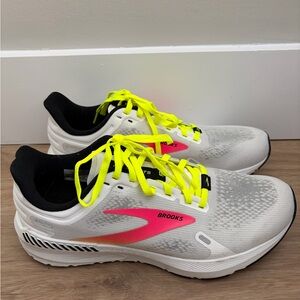 Brooks Launch GTS Guiderails - White and Pink